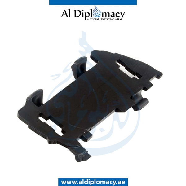 Right HEADLIGHT WASHER PLUG for BMW 5 SERIES models, Part Number 51117056946