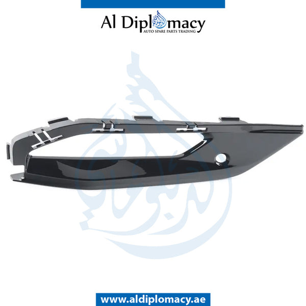 Right FOG LAMP COVER for BMW X7 SERIES 2018-2022 models, Part Number 51118074260