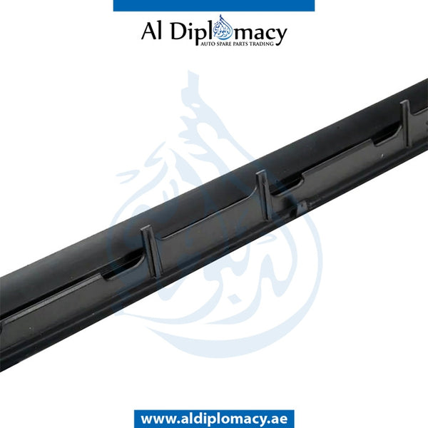 Front Right WINDSHIELD MOLDING COVER for BMW 3 SERIES 2012-2015 models, Part Number 51317258188