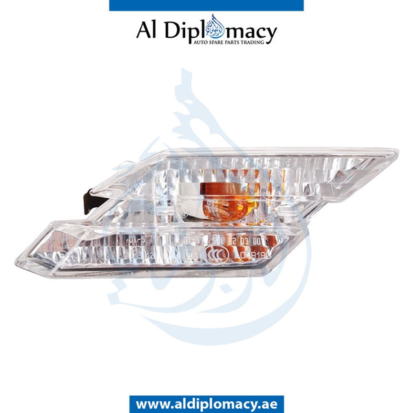 Right Side Turn Signal Lamp, White, BMW 6 Series E63 models by Original Bmw, Part Number 63137165810 / 63136911868