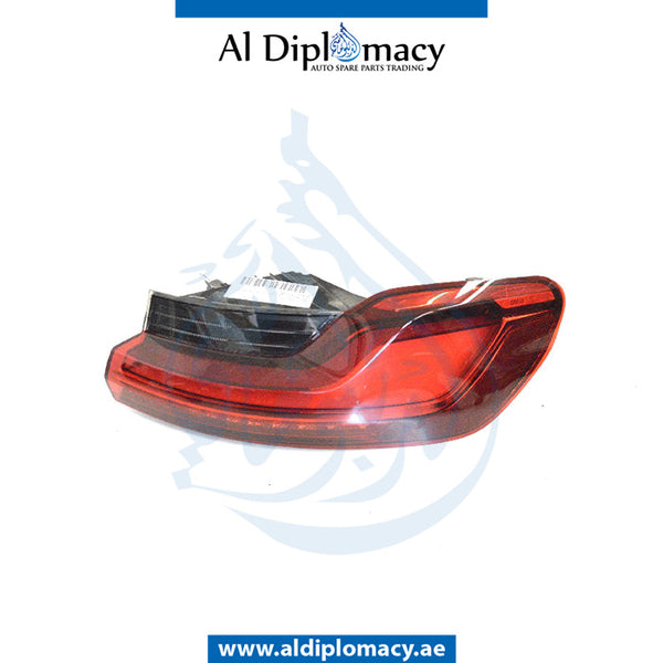 Right TRUNK LID STOPLIGHT for BMW X4 SERIES 2019-2021 models, Part Number 63217433798