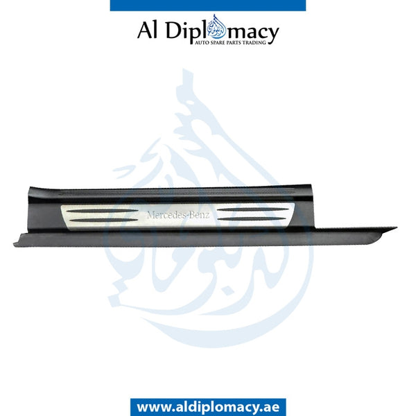 Right DOOR ENTRANCE COVER for Mercedes-Benz SLK Class W171 (2004-2011) models, Part Number A1716800235