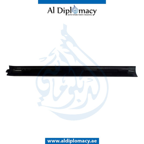 Right Inner DOOR ENTRANCE COVER for Mercedes-Benz SLK Class W172 (2011-2020) models, Part Number A1726800235