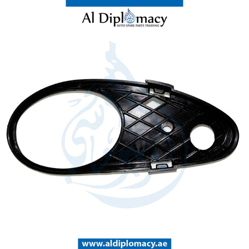 Right FOG LAMP COVER for Mercedes-Benz C Class W203 (2001-2007) models, Part Number T-2038850623