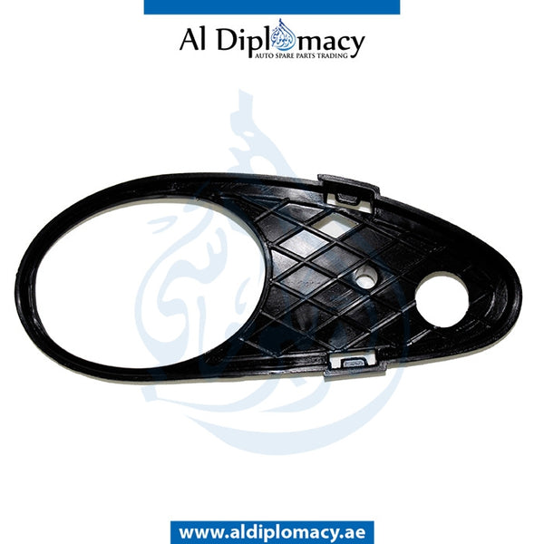 Right FOG LAMP COVER for Mercedes-Benz C Class W203 (2001-2007) models, Part Number T-2038850623