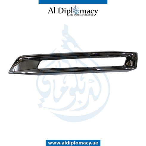 Right FOG LAMP MOLDING COVER for Mercedes-Benz C Class W204 (2007-2015) models, Part Number T-2048854074