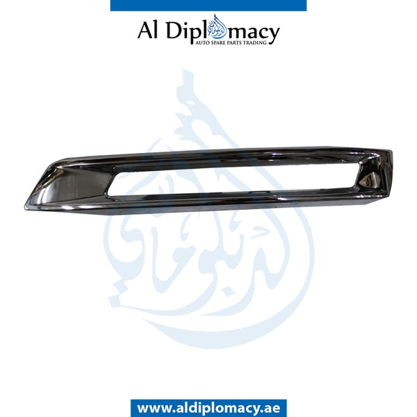 Right FOG LAMP MOLDING COVER for Mercedes-Benz C Class W204 (2007-2015) models, Part Number T-2048854074