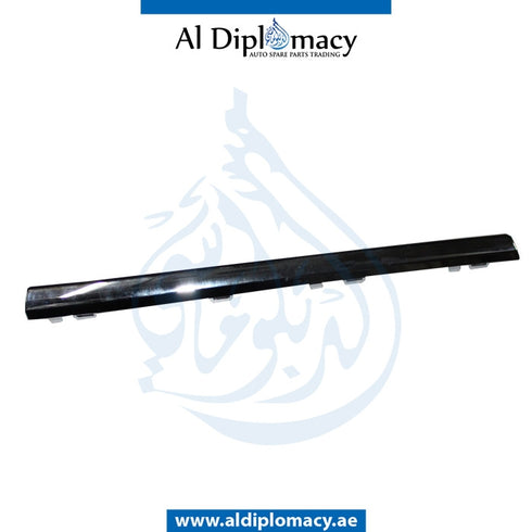 Right Upper SHOW GRILLE MOLDING for Mercedes-Benz CLS Class W218 (2011-2018) models, Part Number T-2188850421