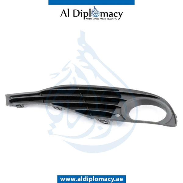 Right FOG LAMP COVER for BMW 3 Series F30 (2011-2015) models, Part Number T-51117255366