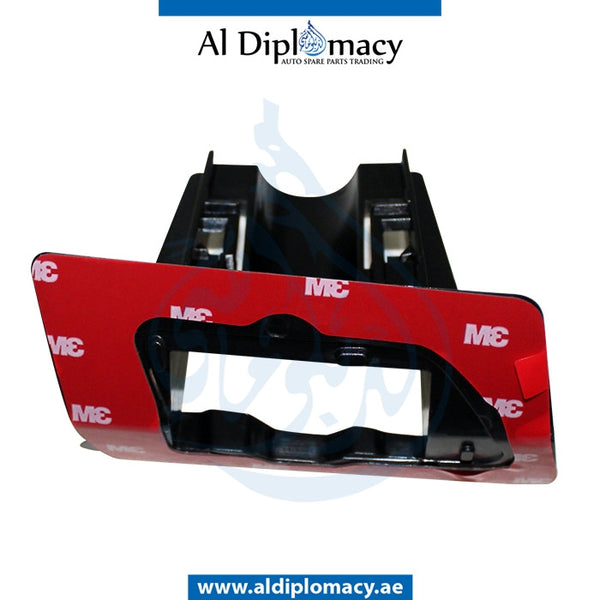 Right HEADLIGHT WIPER NOZZLE HOLDER for BMW 7 Series G11 (2015) models, Part Number T-51118061598