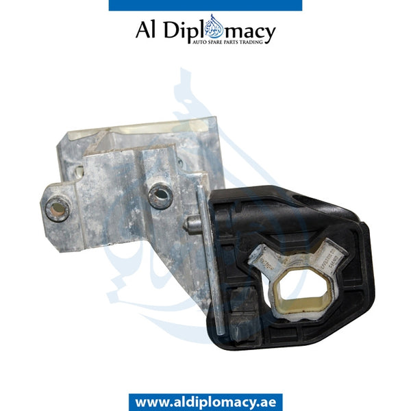 Right RADIATOR MOUNTING BRACKET for BMW 1 Series F20 (2011-2015) models, Part Number UN-17117600540