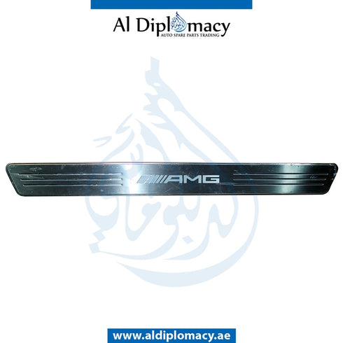 Right DOOR ENTRANCE COVER for Mercedes-Benz C Class W204 (2007-2015) models, Part Number UN-2046807435