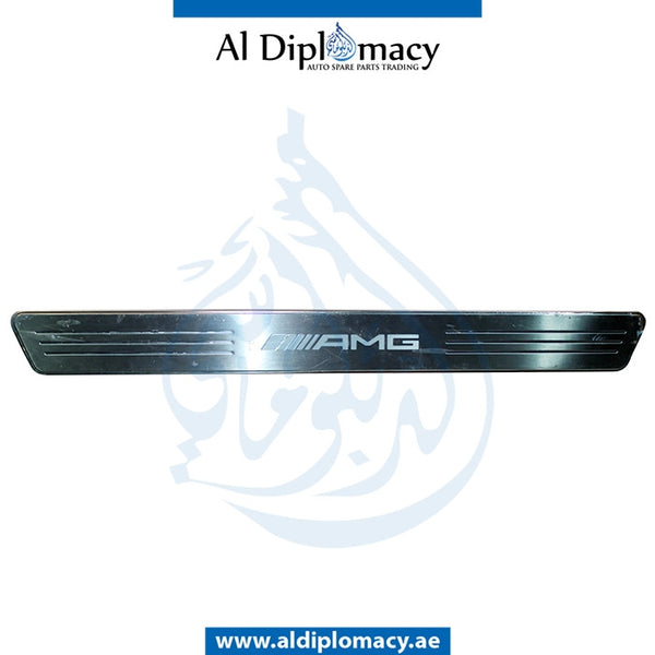 Right DOOR ENTRANCE COVER for Mercedes-Benz C Class W204 (2007-2015) models, Part Number UN-2046807435