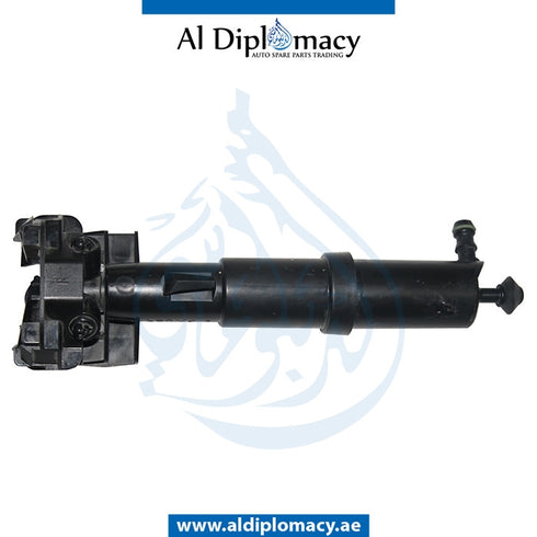 Right HEADLIGHT WIPER NOZZLE for Mercedes-Benz E Class W210 (1996-2002) models, Part Number UN-2108600647