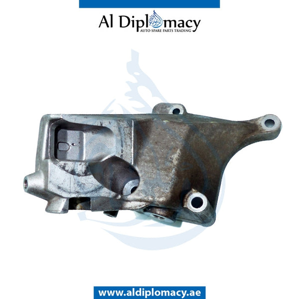 Right ENGINE MOUNT BRACKET for Mercedes-Benz S Class W207 (2009-2017) models, Part Number UN-2782233004