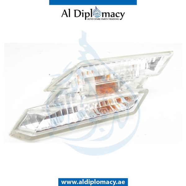 Right TURN SIGNAL Lamp, M6 for BMW 6 Series E63 (2003-2010) models, Part Number UN-63137165810